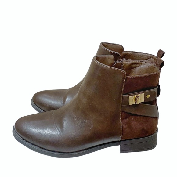 JustFab Austin Flat Ankle Booties - Picture 4 of 9